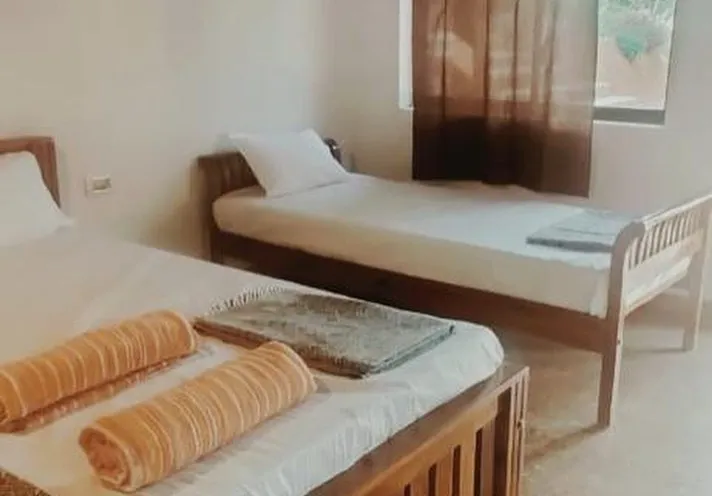 Cottage room with a double bed and a single bed